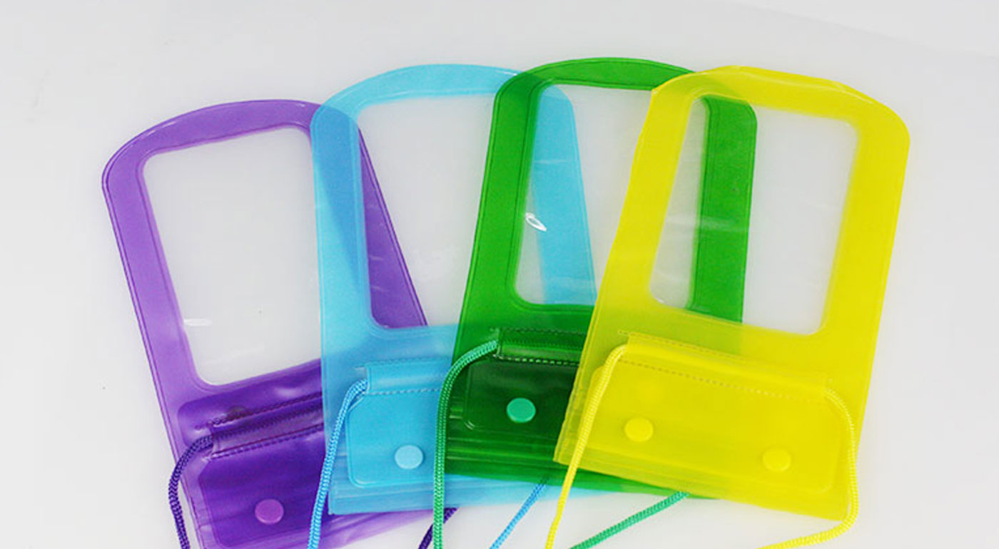 Súťaž o 4 vodotesné puzdra na mobil a cennosti