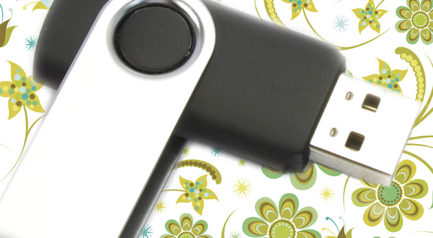 Veľkokapacitný 32 GB USB kľúč.