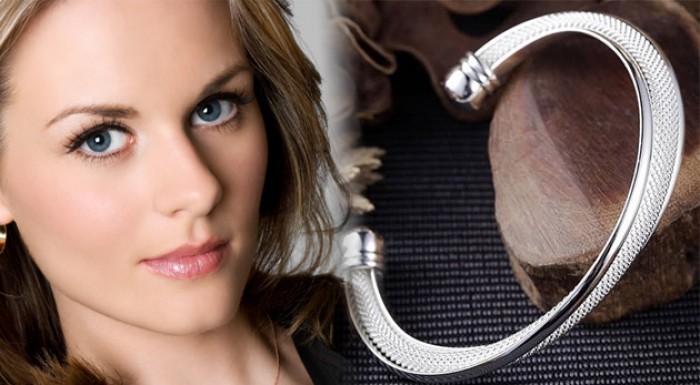 Nádherný strieborný dámsky náramok - atraktívny do