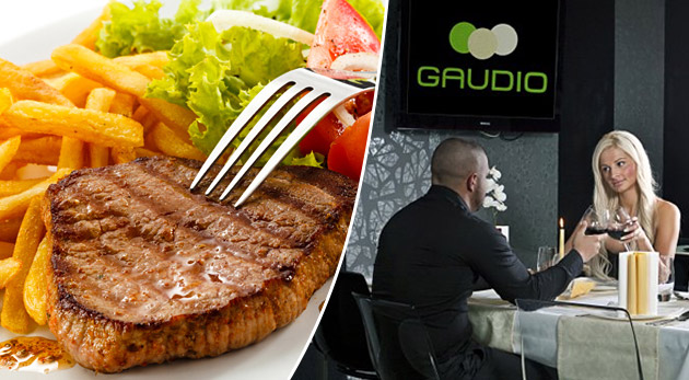 Obložená misa pre dve alebo štyri osoby. Pestrá po