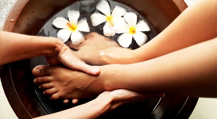 Krásne nohy - úprava nechtov alebo mokrá pedikúra