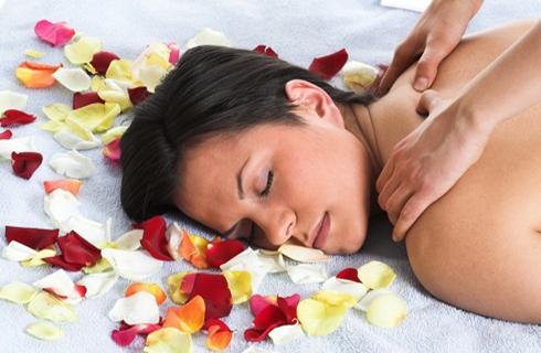 Úžasných 40 minút ajurvédskej masáže šije, krku a 