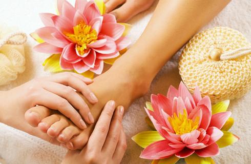 Kombinovaná pedikúra s japonským leštením na nohác