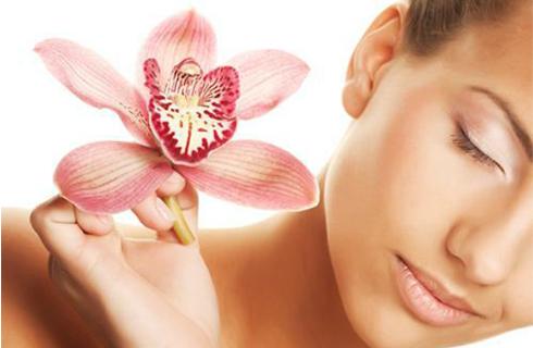 Doprajte svojej pleti hlbokú hydratáciu a výživu.