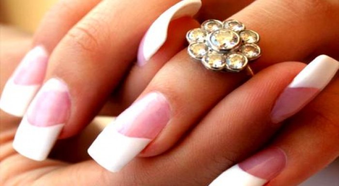 Dámy, nezabúdajte na svoje nechty! Aplikácia novýc