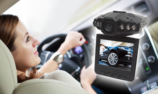 Skvelá HD kamera do auta s IR presvietením