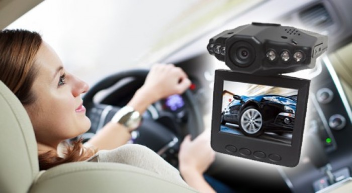 Skvelá HD kamera do auta s IR presvietením