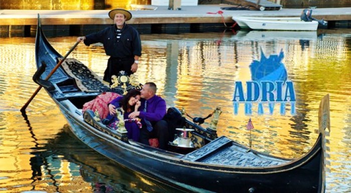 Jedinečná návšteva svetových gondoliérov v Benátka