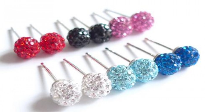 Očarujúce náušnice v tvare guličiek zdobené krištá