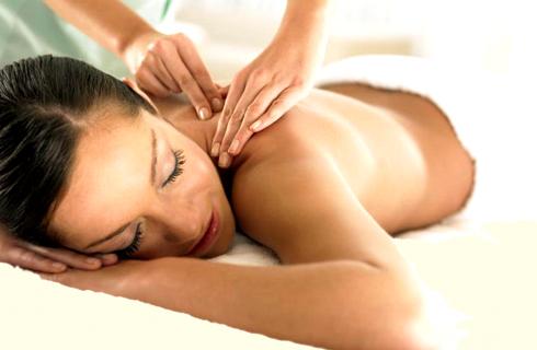 Fantastická 30 minútová klasická masáž šije, chrbt