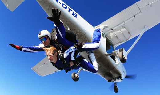 Tandemový zoskok z výšky až 4000 m len na skok od 