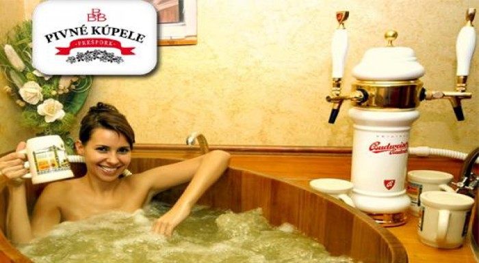 Pohodička v kadi s pivom v ruke - no nie je to sup