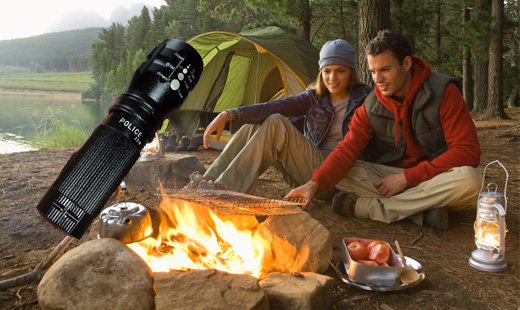 Policajná zoom baterka s dosahom až 150m