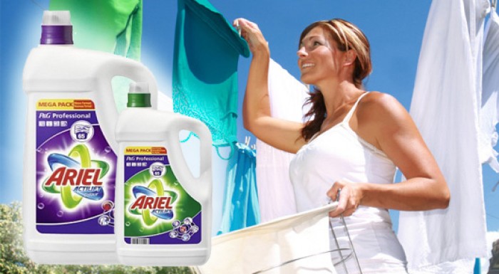 Dve balenia Ariel Actilift pracieho gélu