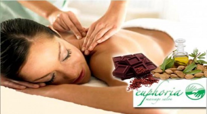 Doprajte si relax pri masáži horúcim čokoládovým o