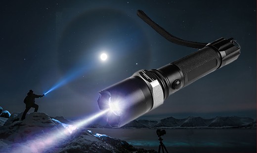 Extra žiarivá policajná SWAT baterka alebo policaj