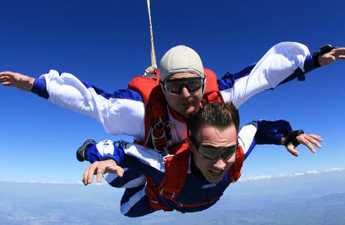 TANDEMOVÝ ZOSKOK z výšky až 4000 m na letisku Sláv