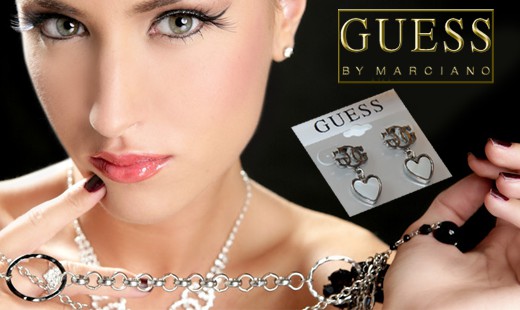 Náušnice Guess s príveskom srdiečka