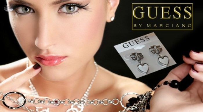 Náušnice Guess s príveskom srdiečka