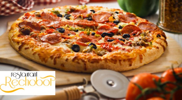 Chrumkavá pizza v reštaurácii Rechobot