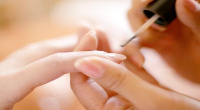 Sú Vaše nechty poškodené, lámavé či slabé? Jednodu