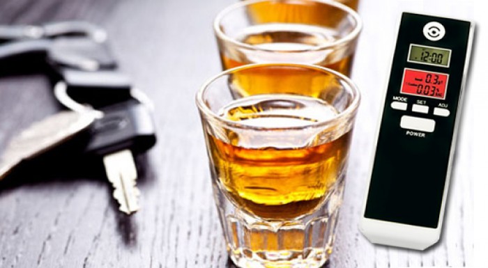 Praktický digitálny alkohol tester 4v1