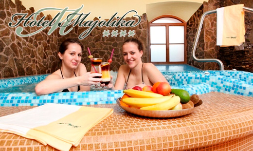 Romantický wellness s masážou a drinkom