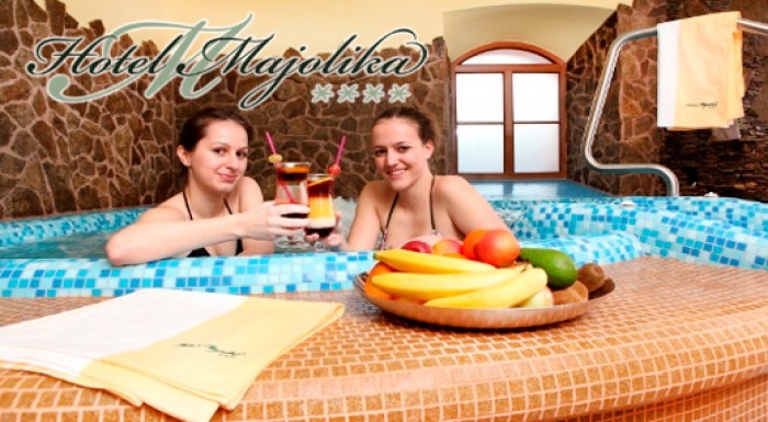 Romantický wellness s masážou a drinkom