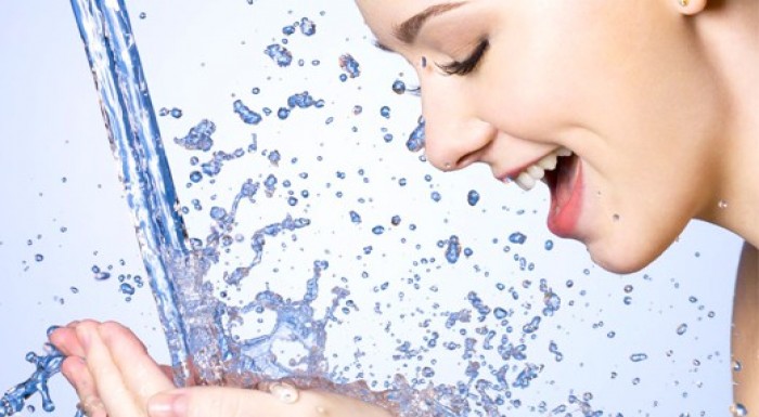 Uvoľnujúca hydratačná kúra tváre a dekoltu