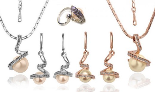 Krásny perlový set náušníc, náhrdelníku a prsteňa