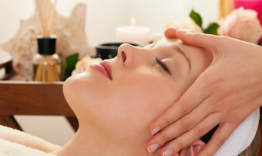 Liftingová masáž tváre s kolagénovou maskou