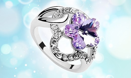 Krásny prsteň zdobený krištáľovou kvetinou Swarovs