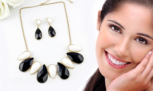 Elegantná súprava náhrdelníka s retiazkou a náušni