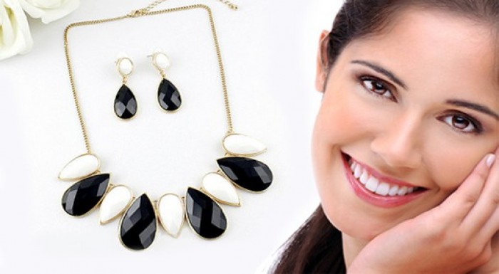 Elegantná súprava náhrdelníka s retiazkou a náušni