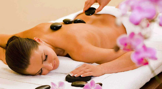 Klasická masáž, lávové kamene alebo permanentka