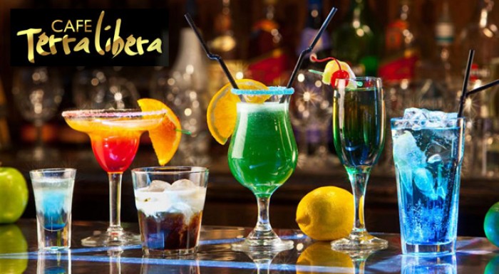 Miešané drinky v kaviarni Terra Libera