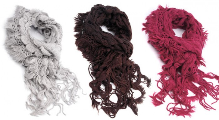 Dámsky pletený šál s ažurami