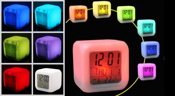 Farebný digitálny LED budík