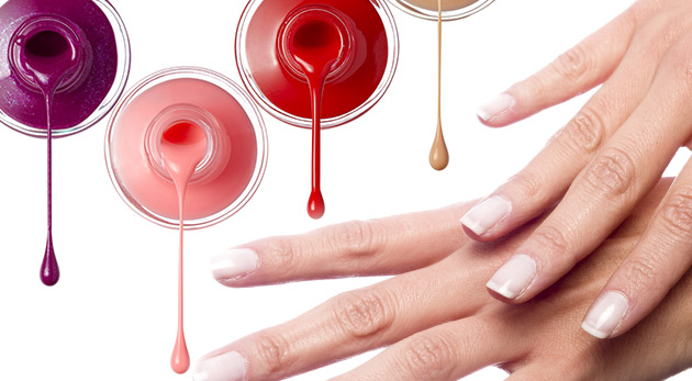 Manikúra s lakovaním alebo gélové nechty