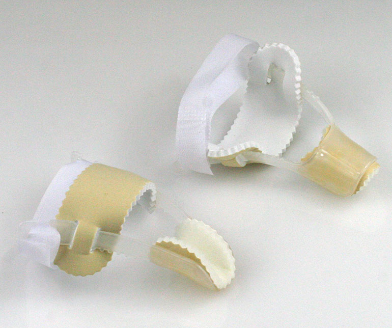 Prstový fixátor - 2 ks v balení na ľavú a pravú nohu biely