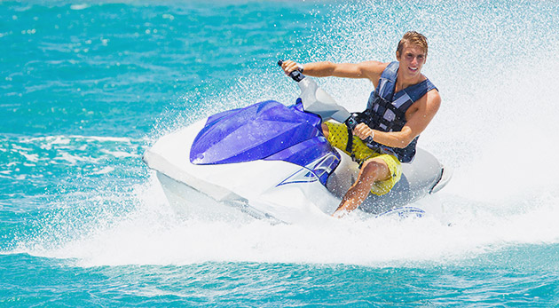Adrenalínová jazda na vodnom skútri