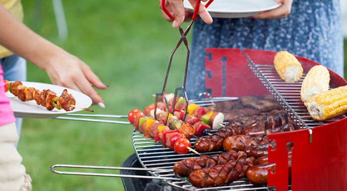 Skladateľný záhradný gril s ochranou proti vetru
