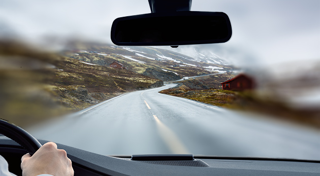 Užitočná stierka na čistenie predného skla auta