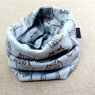 Hrejivý nákrčník pre deti a tínedžerov - vzor sova - sivý