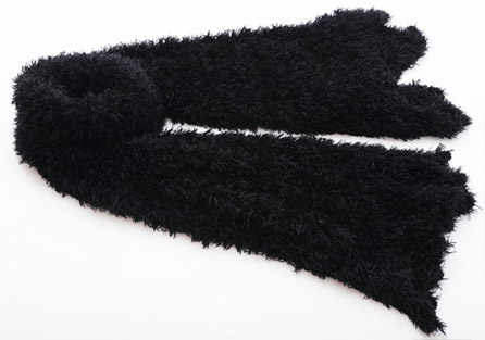 Zázračný strapatý šál v čiernej farbe