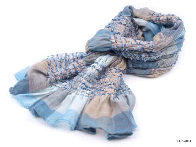 dámsky preplietaný a žabkovaný šál - svetlomodrá