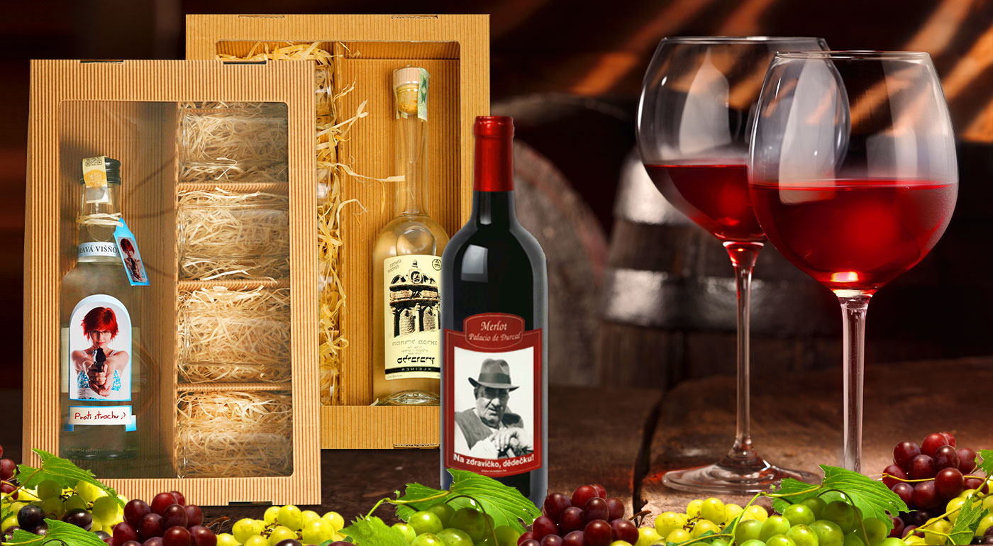 Víno alebo višňovica s vlastnou fotografiou