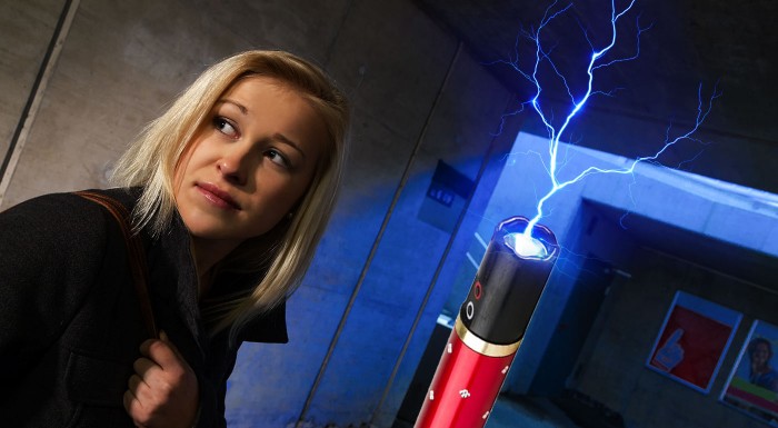 Paralyzér a baterka v tvare rúžu pre dámy