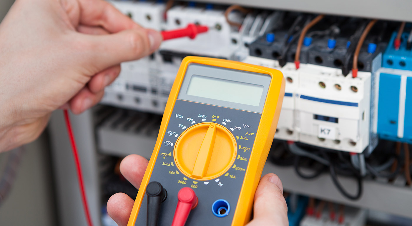 Praktické multimetre pre elektrikárov - 2 druhy