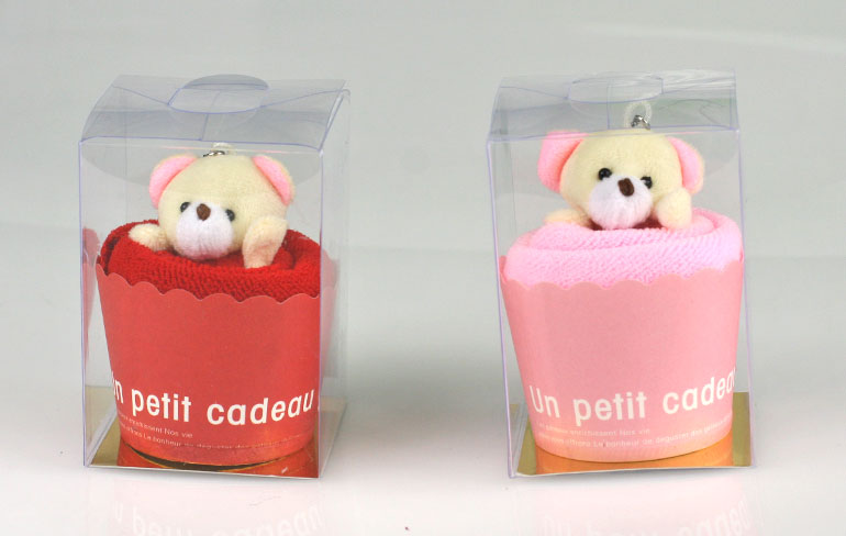 Uteráčik v tvare koláčika s macíkom - červený alebo ružový